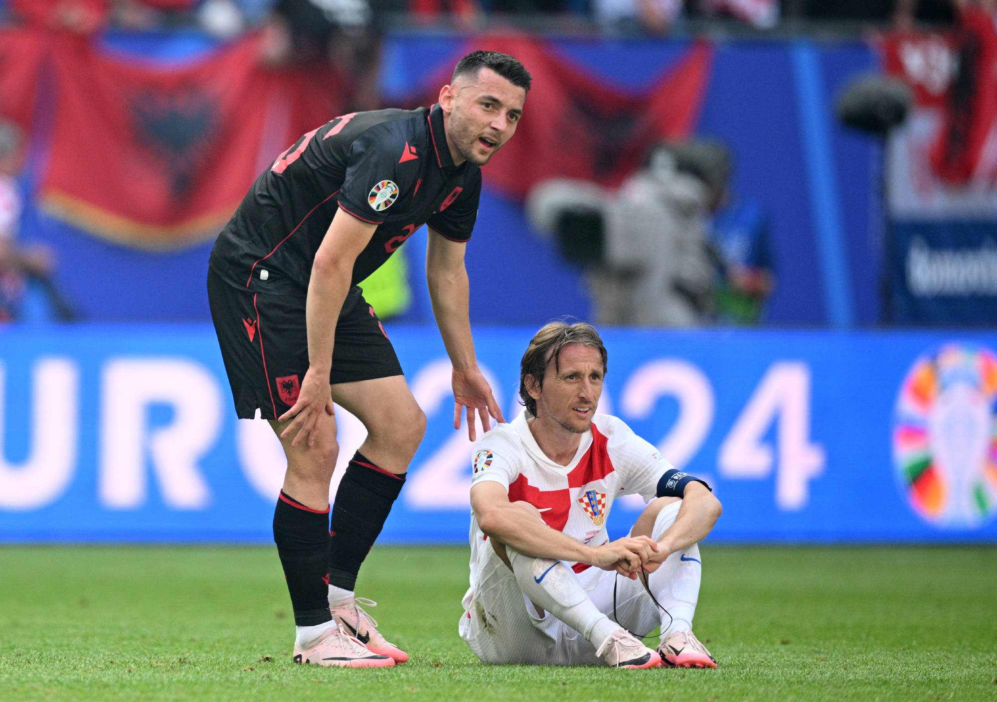 足球联赛战火不断,球员实力逐渐增强! 足球联赛战火不断,球员实力逐渐增强!