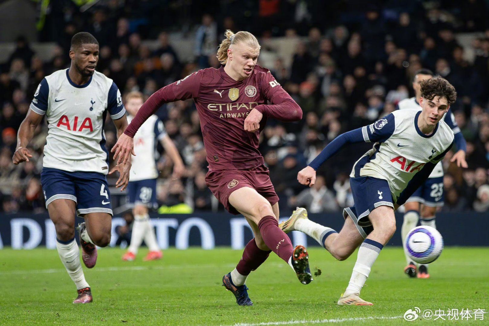 曼城铁卫状态回暖,球队备战氛围高涨的简单介绍 曼城铁卫状态回暖,球队备战氛围高涨的简单介绍