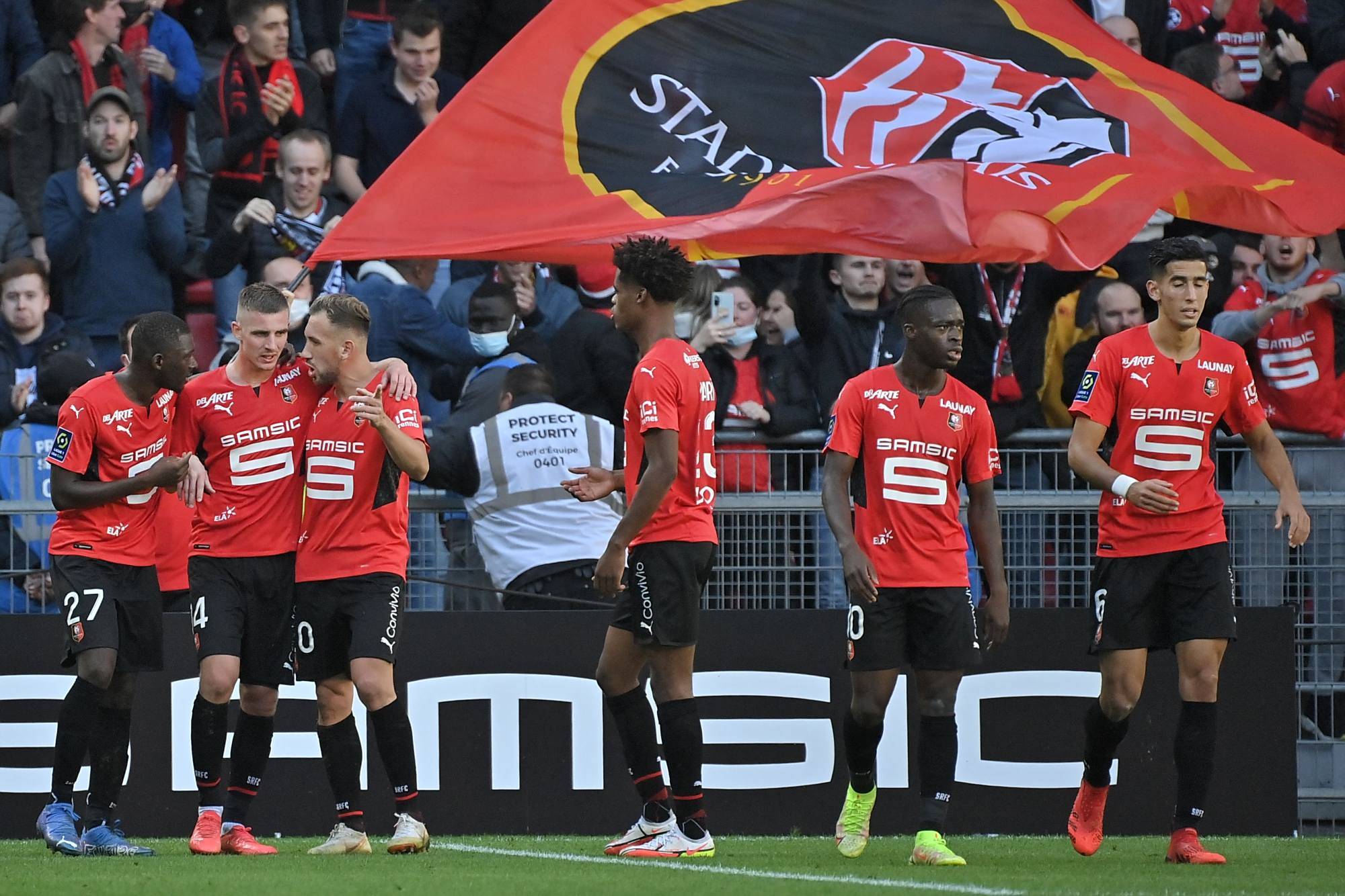 里昂连续胜利,法甲争冠形势越发稳定的简单介绍 里昂连续胜利,法甲争冠形势越发稳定的简单介绍