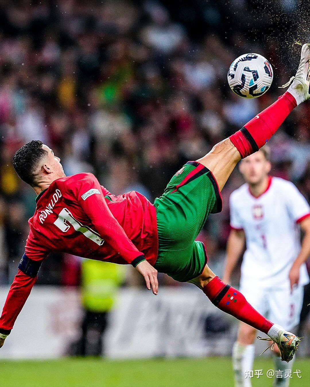 顶级足球比赛中的惊心动魄一幕 顶级足球比赛中的惊心动魄一幕