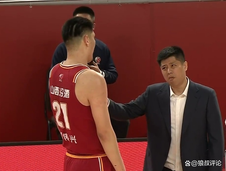 爱游戏官网-北京男篮遭遇广州队逆转，连胜被终结