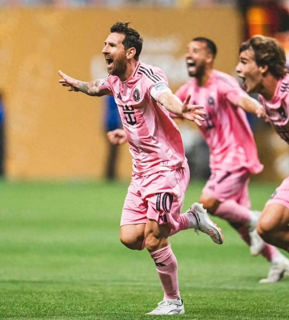 梅西刷新纪录，绝杀震惊球迷