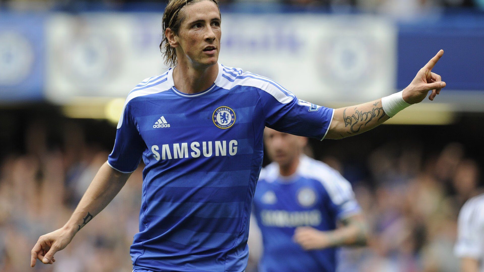 爱游戏入口-跨界传奇，当足球的压制美学遇见篮球的接管时刻