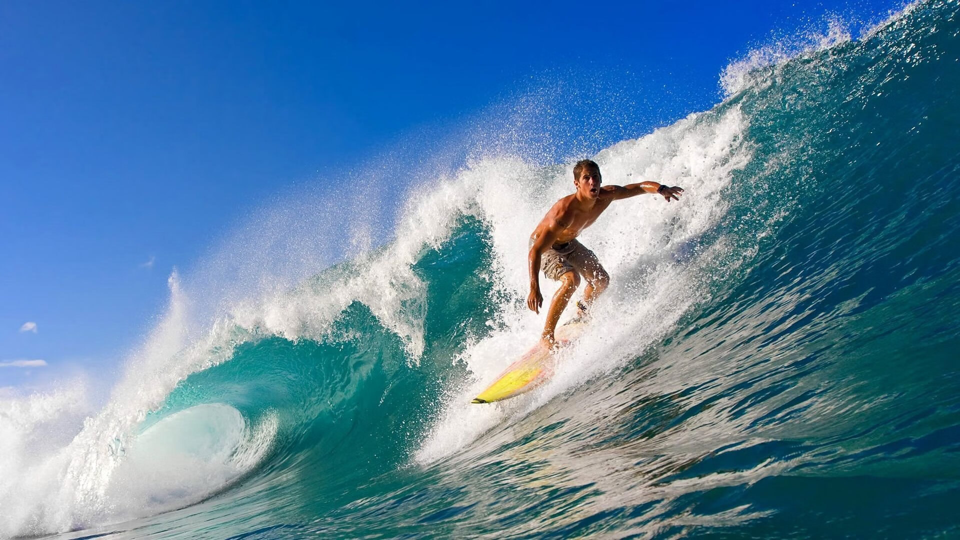 戈贝尔擎天柱式统治，快船以窒息防守强行终结勇士时代