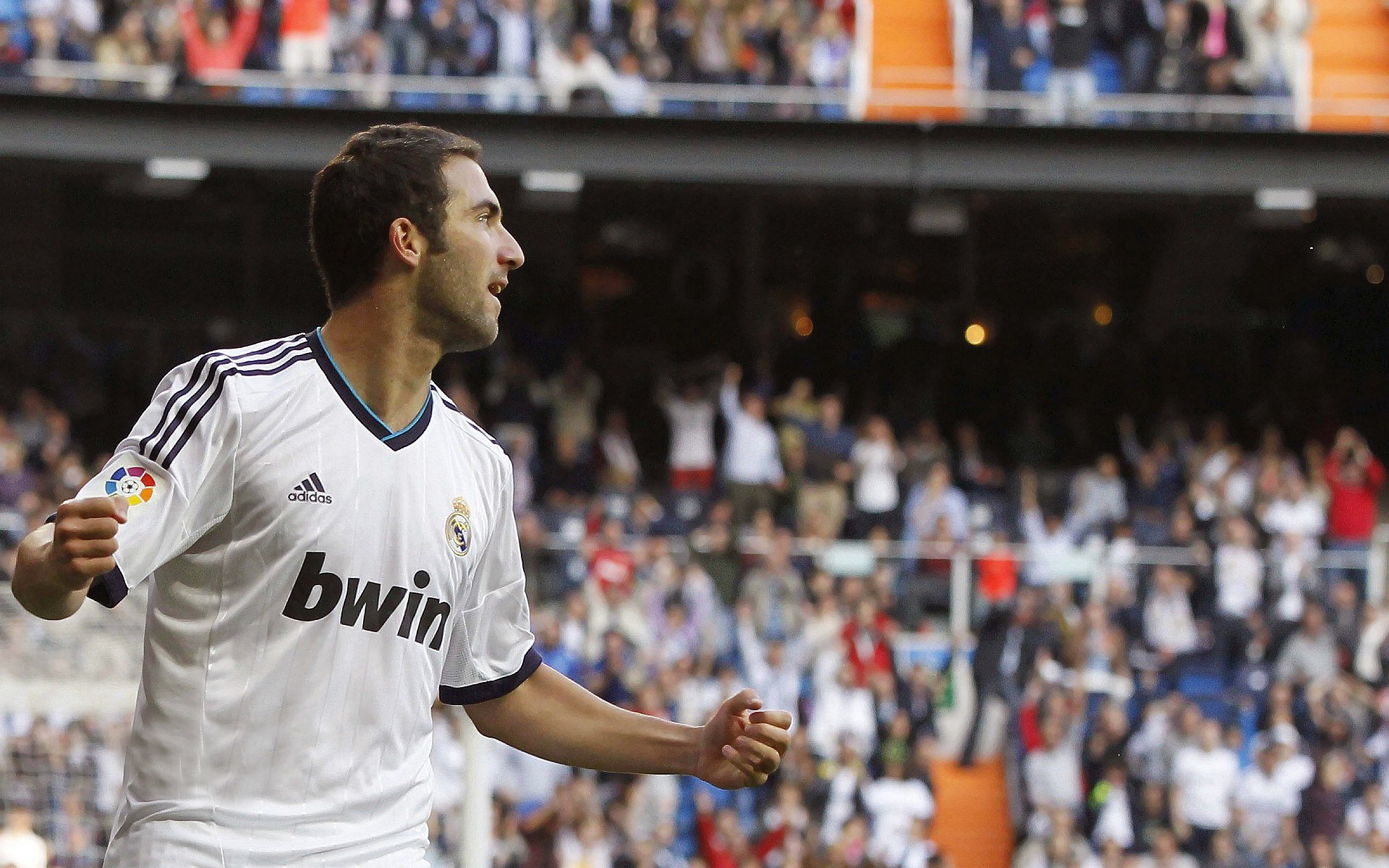 当牙与意志同时闪耀，苏亚雷斯爆发与德国爆冷背后的足球辩证法