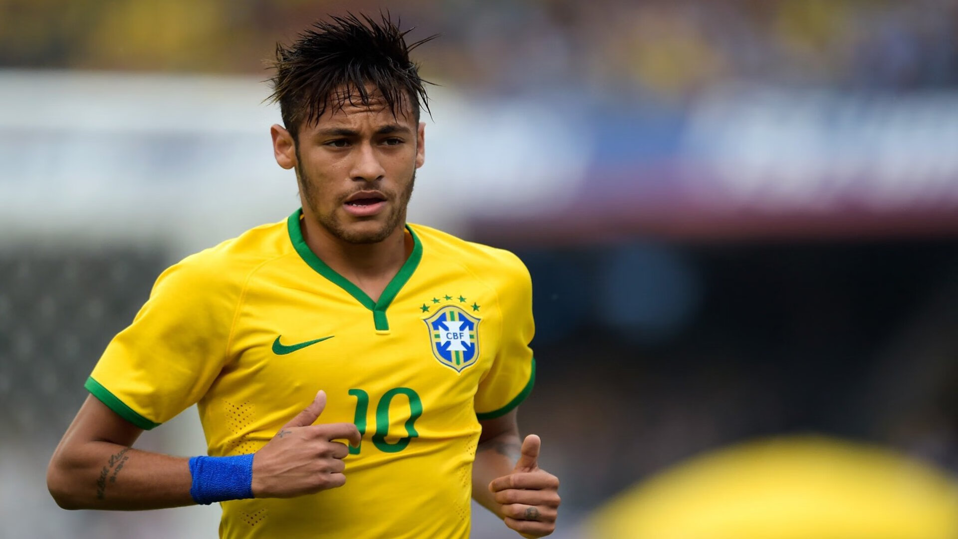 爱游戏APP-巴黎横扫莱比锡，莱万独造三球演绎王者归来