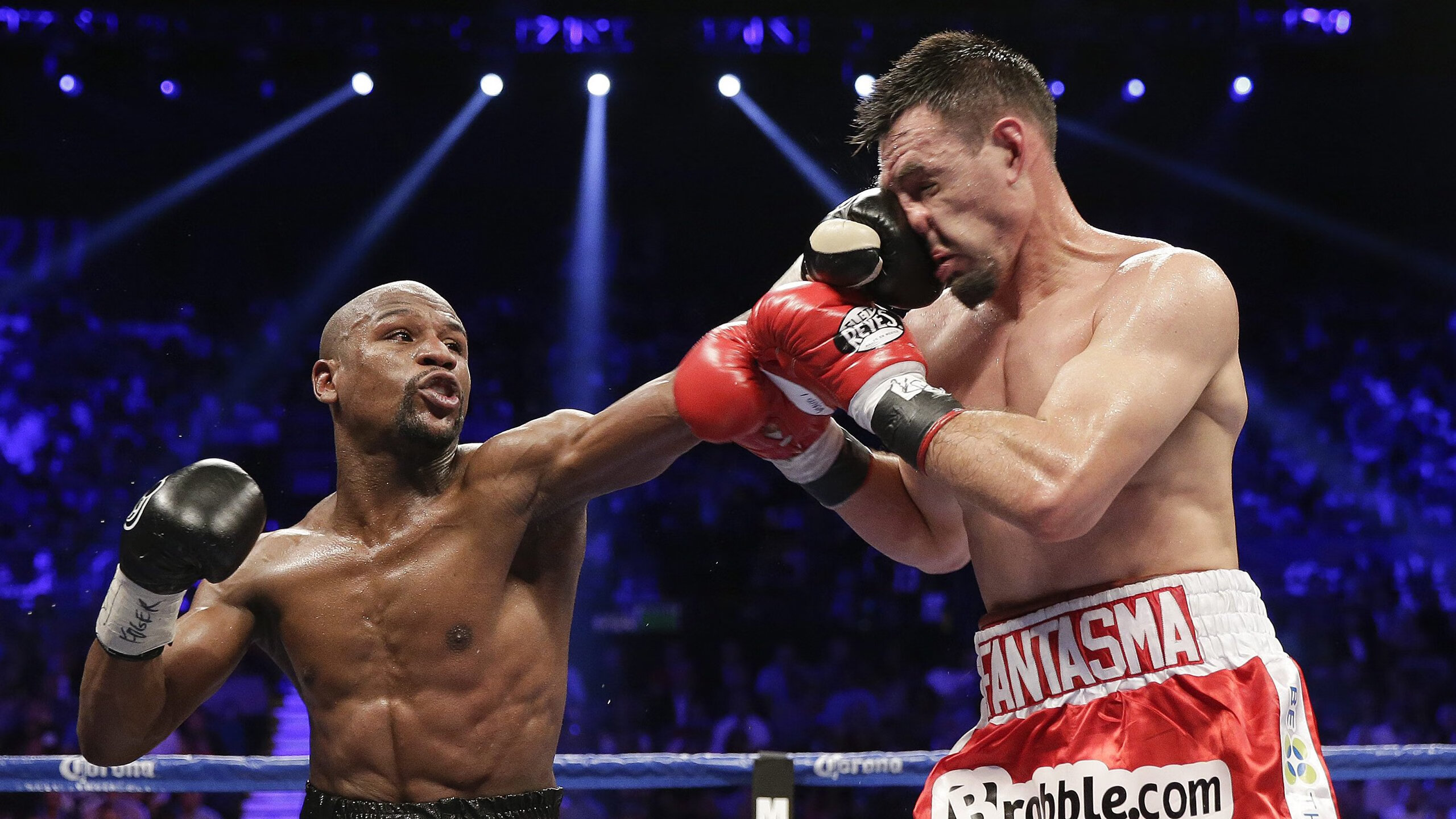 红牛绝杀迈凯伦，维斯塔潘点燃赛场，一场载入史册的巅峰对决